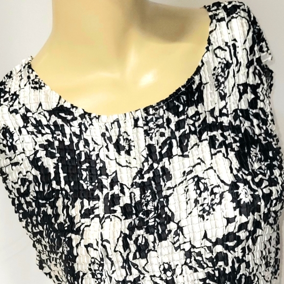 ⚘️ George "Ruffled" Top - Picture 2 of 11